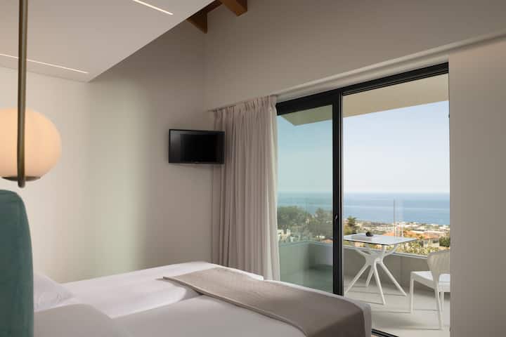 First-floor bedroom with access to a private balcony with sea views!