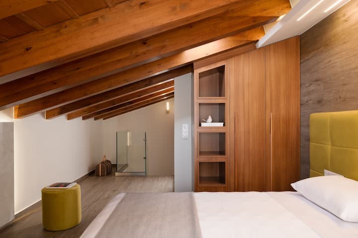 The room also offers an en-suite bathroom with shower cabin and individually controlled A/C.