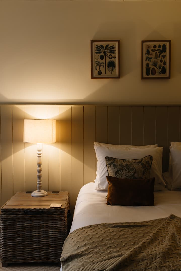 Chambre 2 - Lit super King Size zippé et Link qui peut être séparé en lits jumeaux.