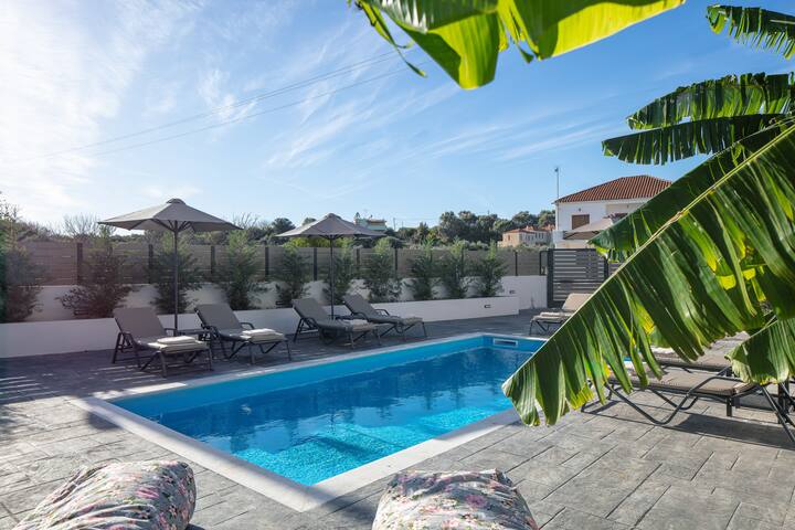 Newly Renovated Villa w/Private Pool & Ping-Pong gallery image 4