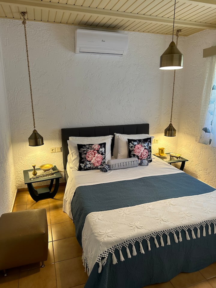 Საძინებელში არის კონდიციონერი გრილი ძილისთვის!