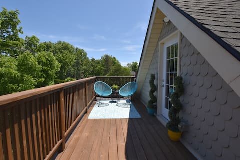 Attic Apartment Above The Grand