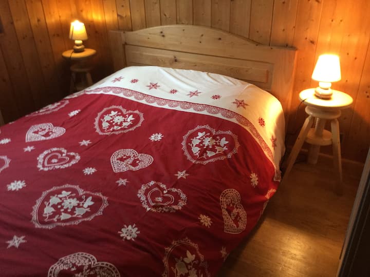 سرير غرفة النوم 140 × 190