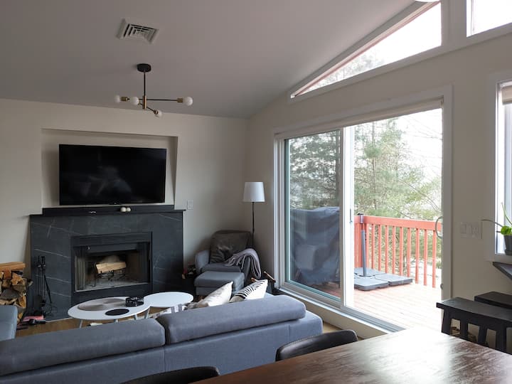 House W/ View In The Berkshires. - Pittsfield, MA