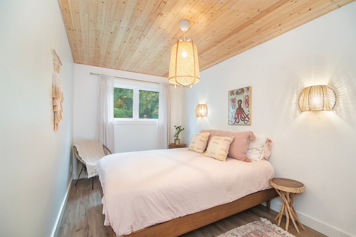 Chumba cha kulala cha Chic 4 A | Starehe na Maridadi | Mapumziko ya Starehe kwa Usiku wa Kupumzika