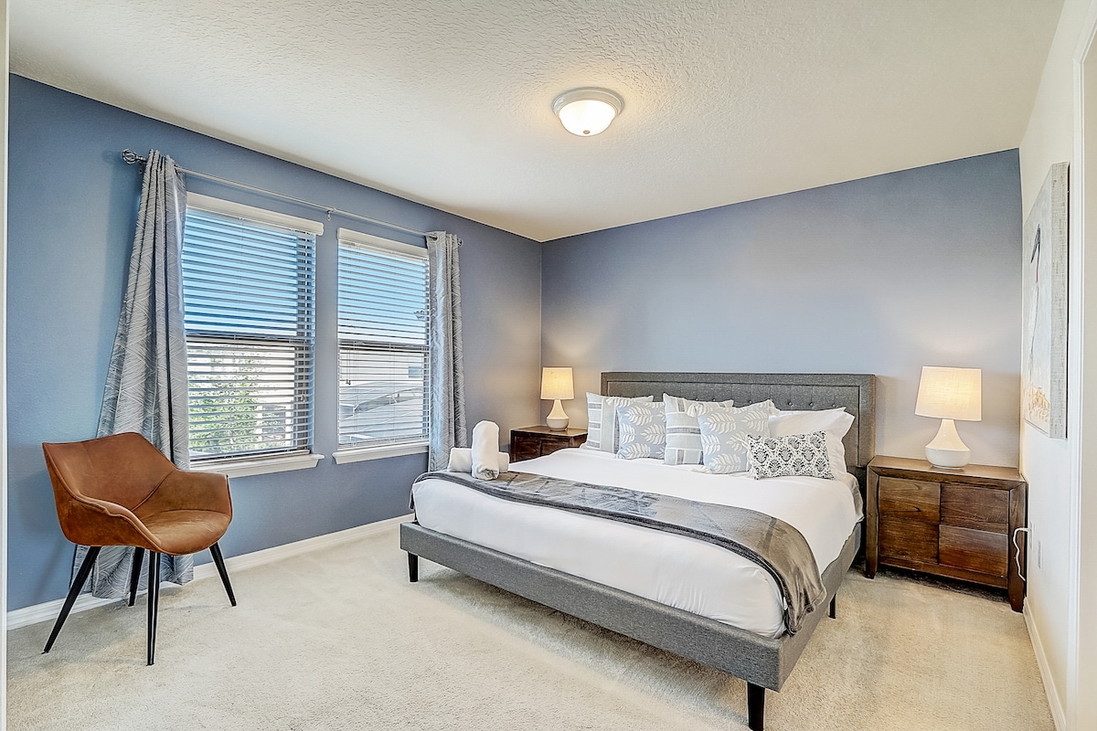 2nd Master bedroom with KING bed and new furniture.  Ensuite private bathroom as well. 