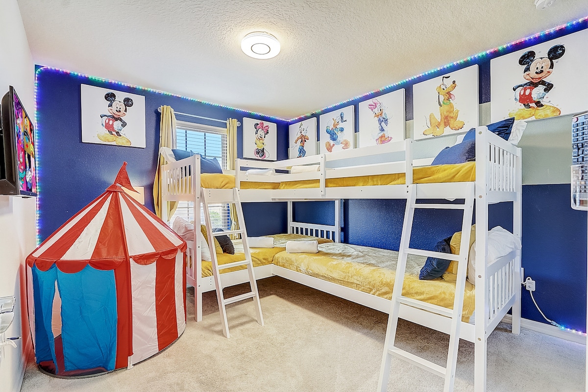 4 brand new twin beds on this double bunk bed in the MICKEY & Friends room!  The theme rooms, Marvel Game Room, along with the fun in the private pool and hot tub are sure to please all your guests and little ones! 