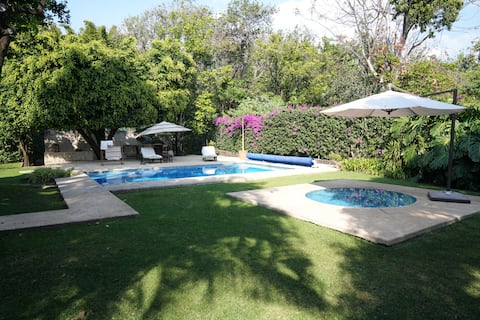 El Zapote House: With orchard and pool in Malinalc