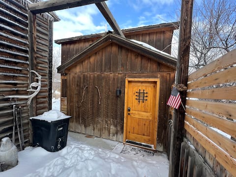 Private Custom Cabin on Yellowstone River