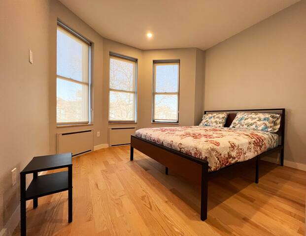 Beautiful 5Bed 2Bath Apartment gallery image 2