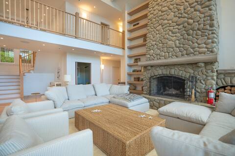 Luxury Lakefront Retreat w/ Sauna + Pickleball