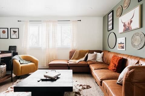 National Park House near DT | 5 bd | Hot Tub + Gym
