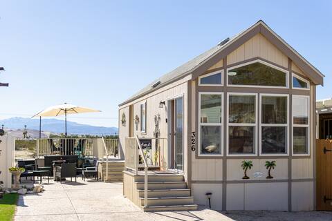 Lovely Desert Tiny Home + Mountain View! Patio+BBQ
