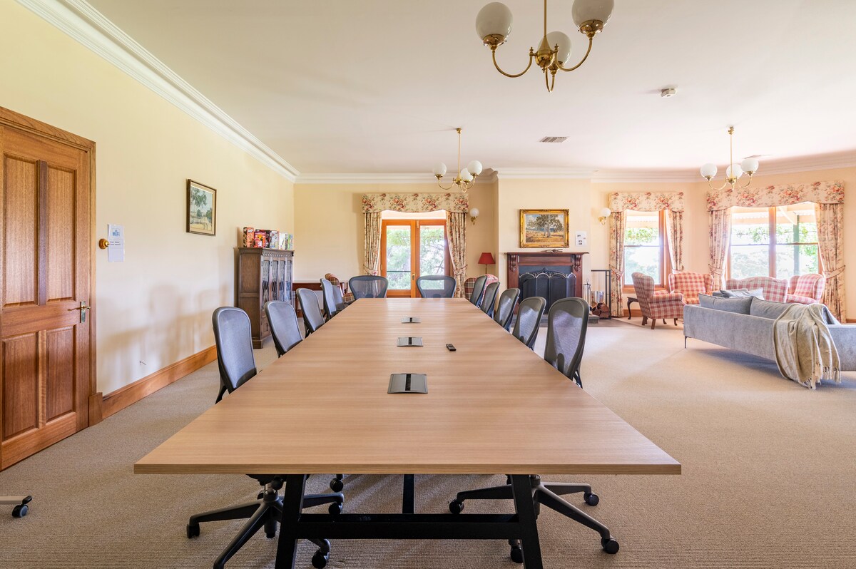 Abbotsford Country House