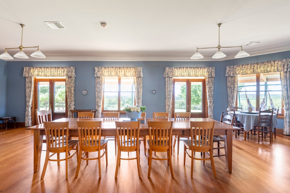 Abbotsford Country House