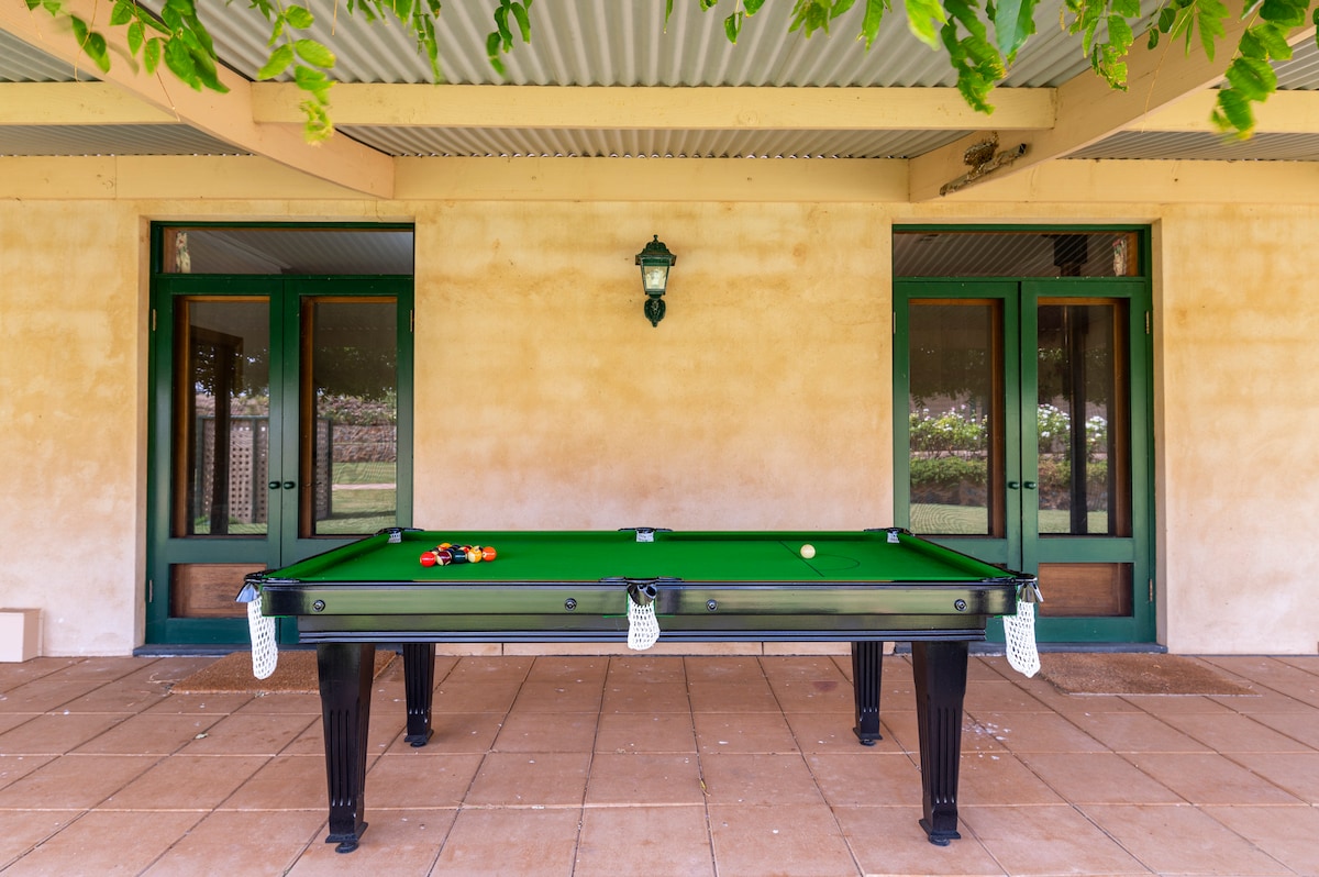 Abbotsford Country House