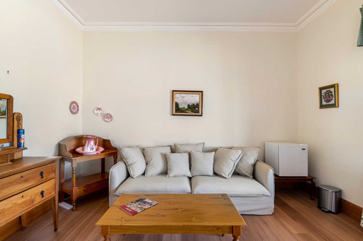 Abbotsford Country House