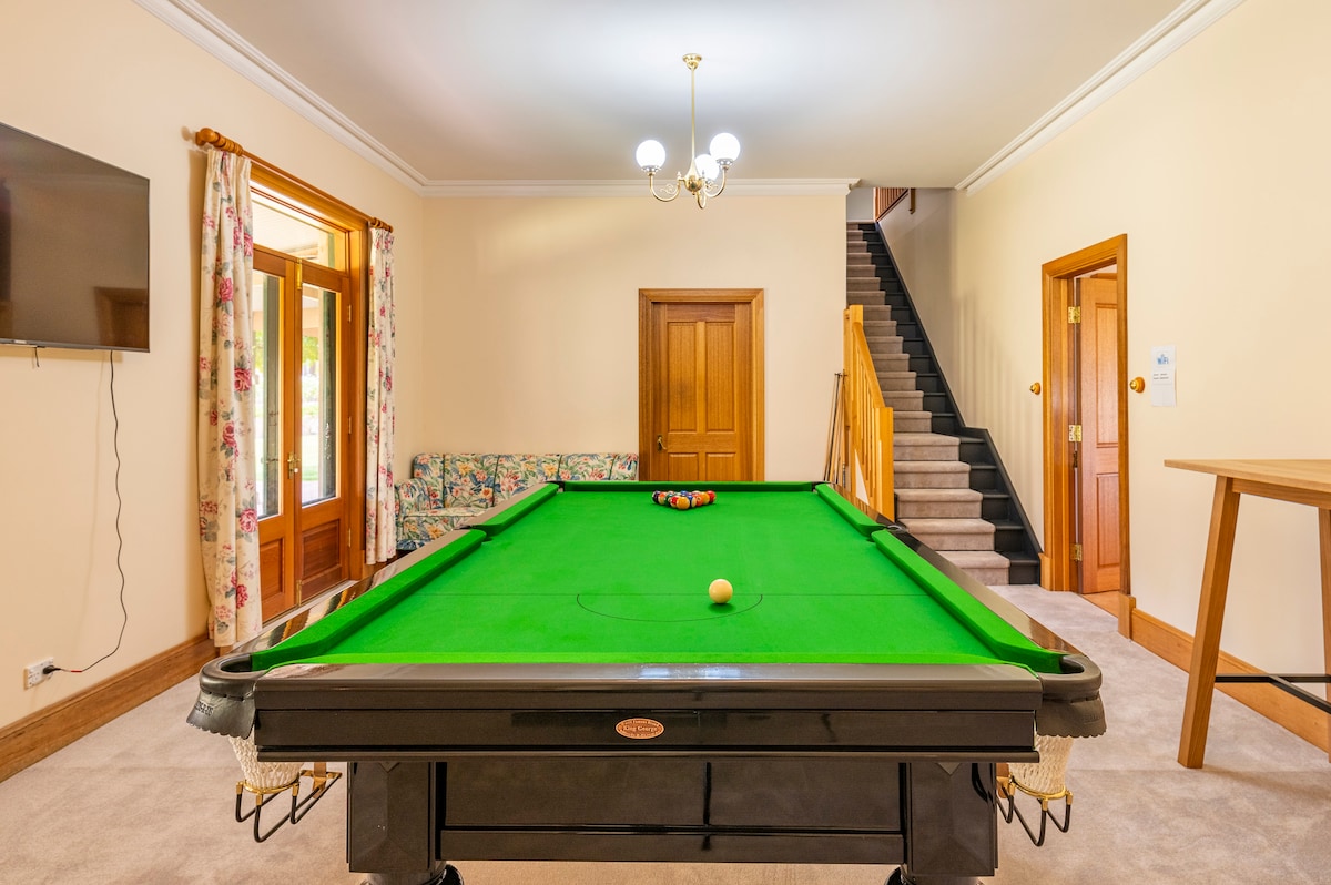 Abbotsford Country House