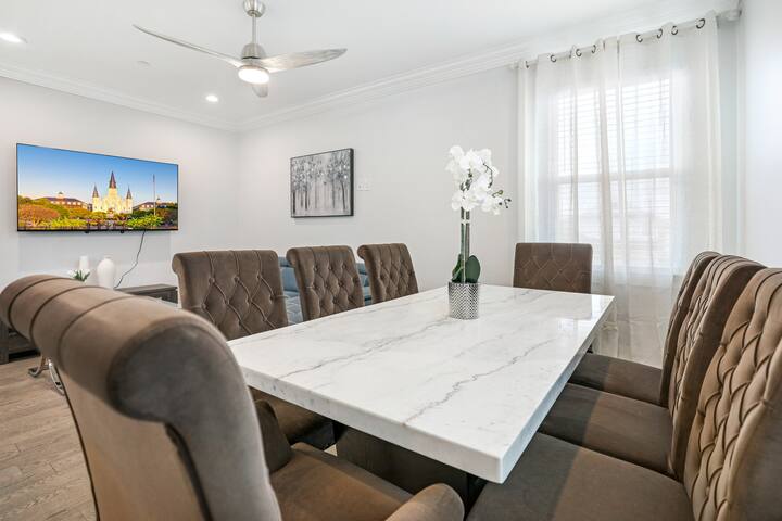 Charming Mid-City Haven – Walk to Streetcar & Bars gallery image 4