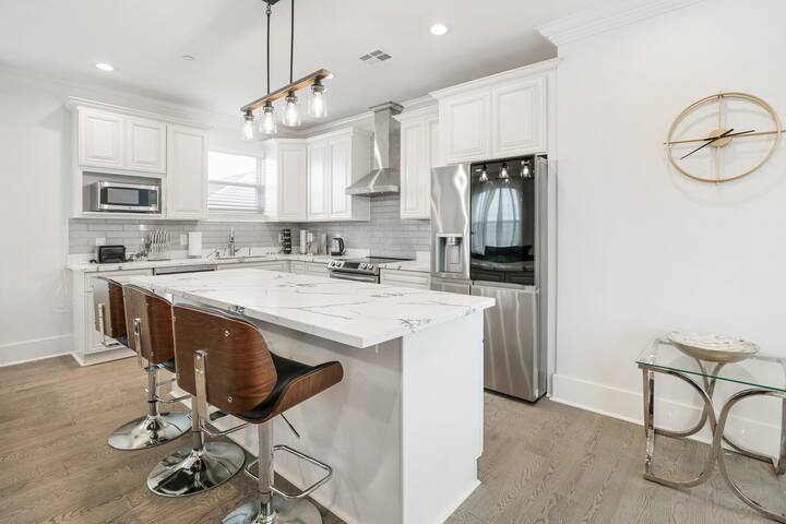 Charming Mid-City Haven – Walk to Streetcar & Bars gallery image 2