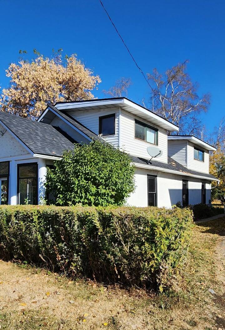 Varsity Cottage Houses for Rent in Sylvan Lake, Alberta, Canada Airbnb