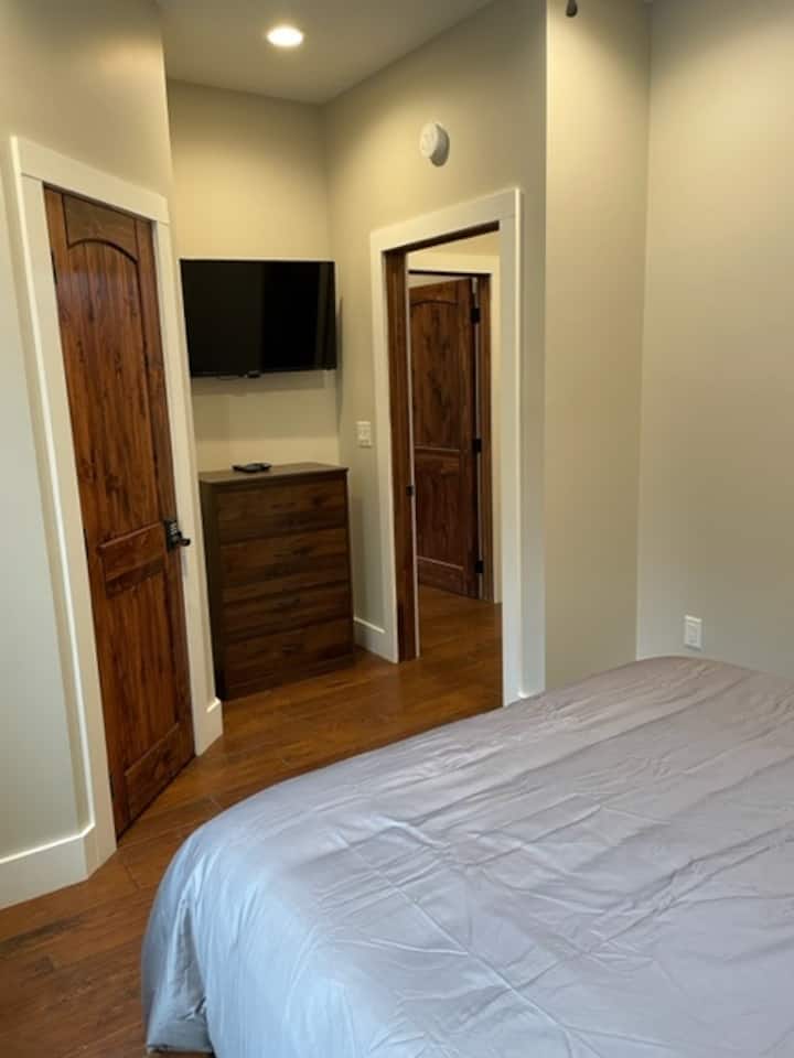 Chambre secondaire n °2 (avec lit queen size)