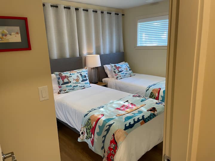 2. spavaća soba s dva kreveta, noćne svjetiljke s USB punjačima