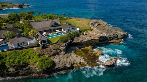 3BR Oceanfront Villa Casa Del Mar, Nusa Lembongan.