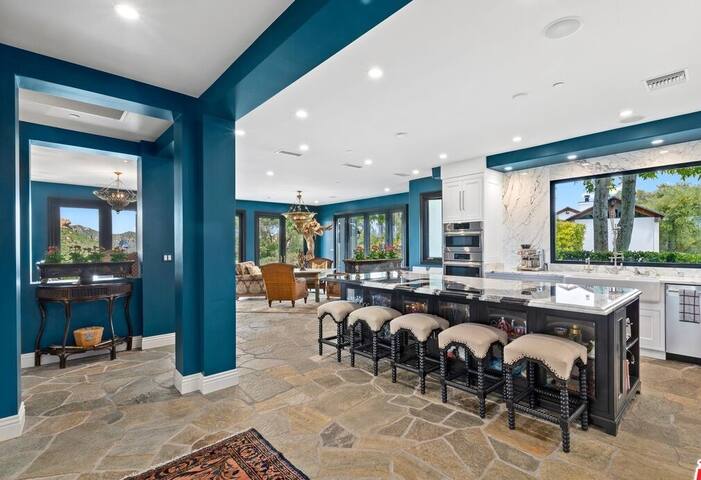 Malibu Villa with a View gallery image 4