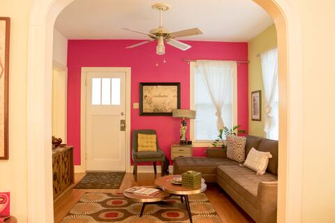 Top Airbnb: Charming Retro SOCO 2 Bedroom House in South River City