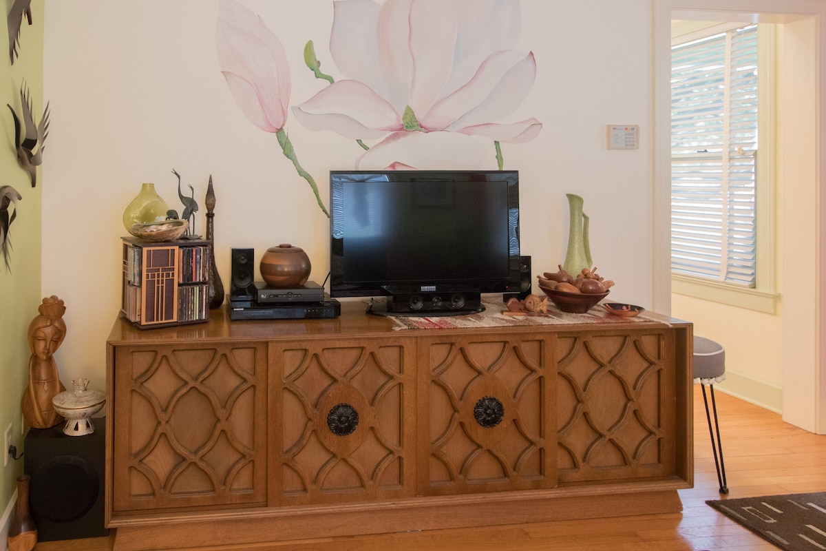 Charming Retro SOCO 2 Bedroom House