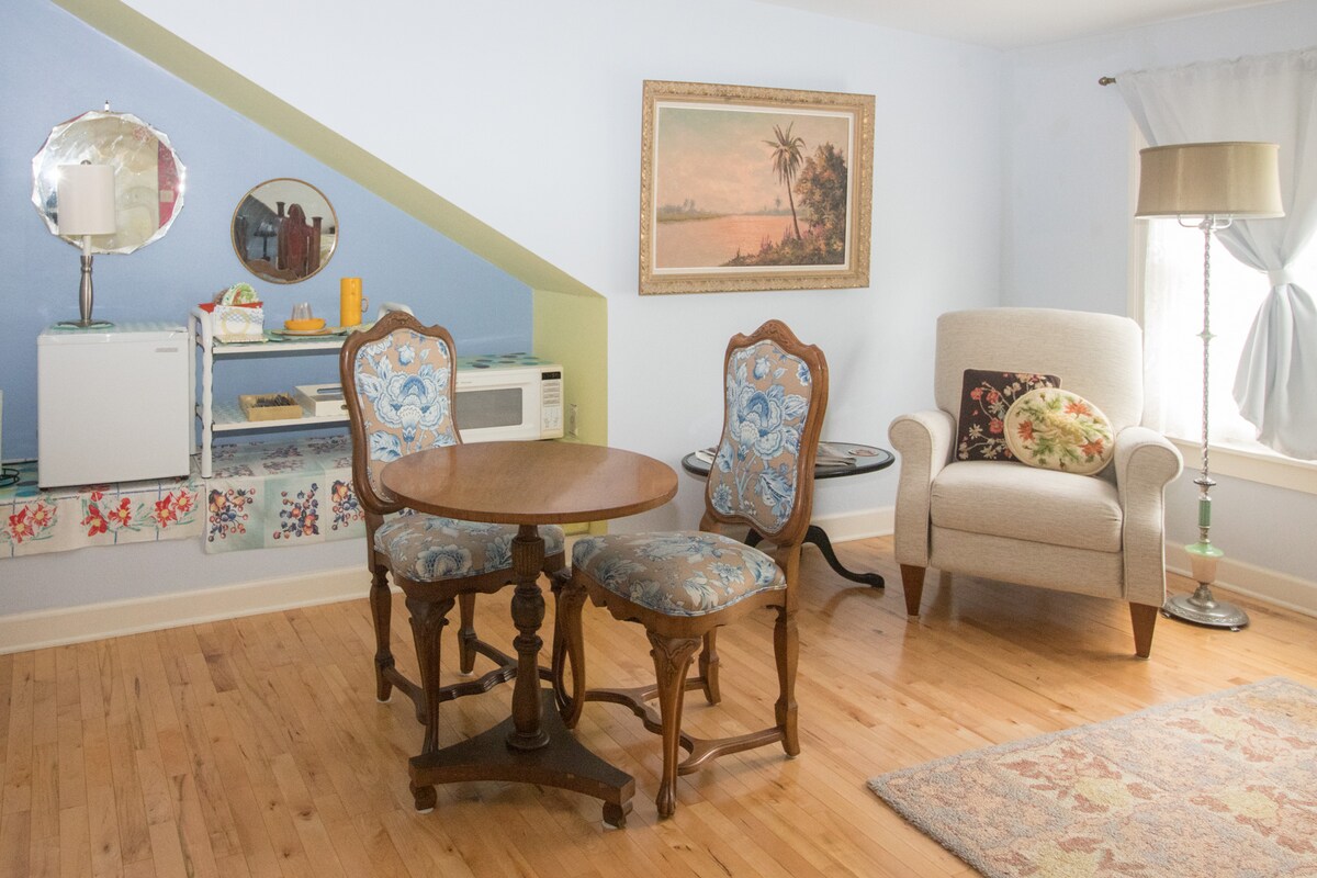Charming Retro SOCO 2 Bedroom House