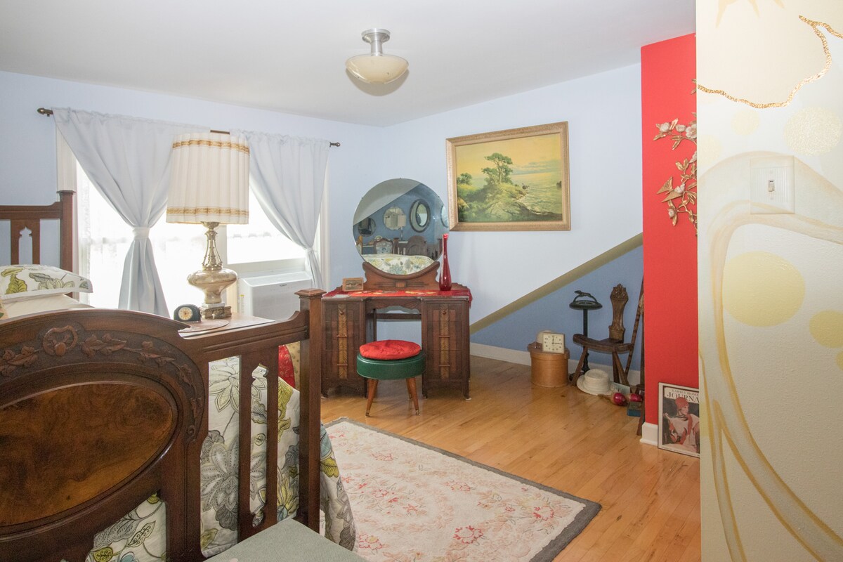 Charming Retro SOCO 2 Bedroom House