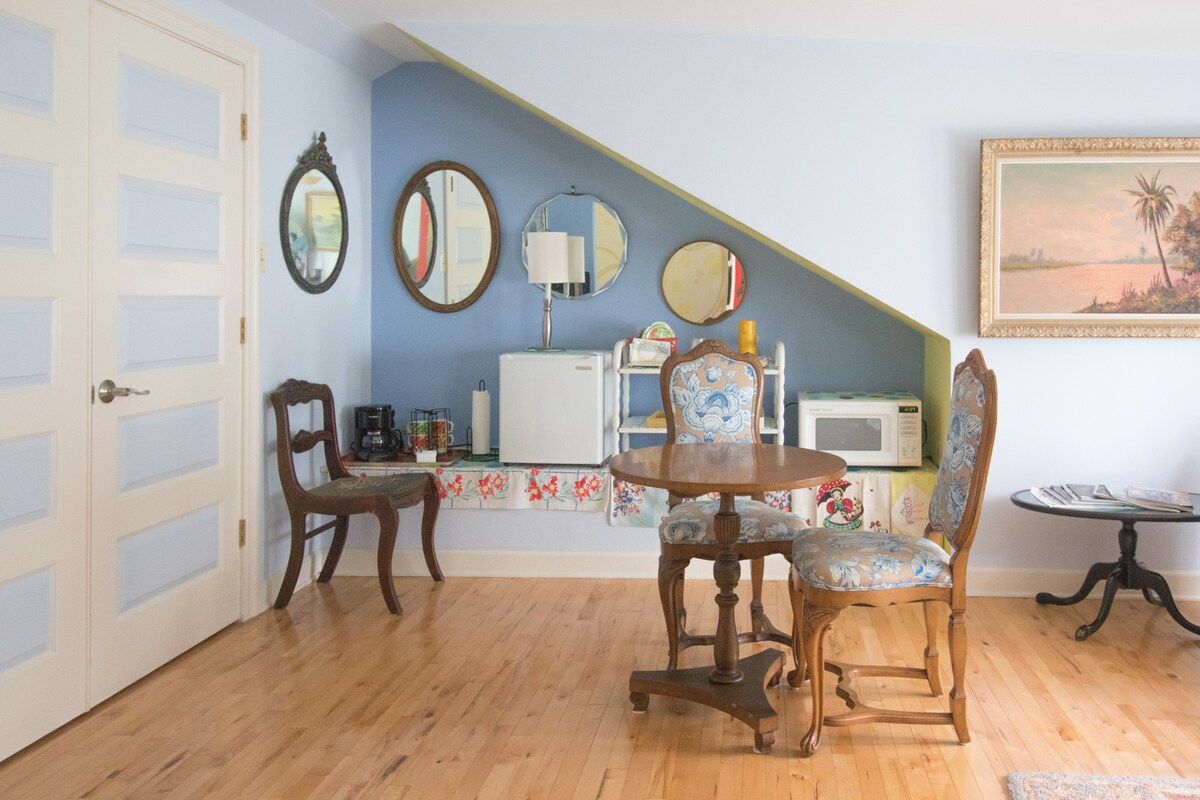 Charming Retro SOCO 2 Bedroom House