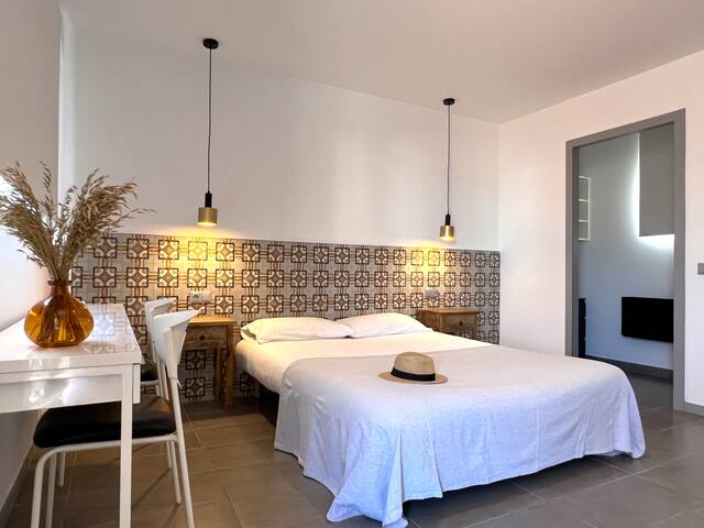 Maritime Apartamentos Cabañal managed Airbnb listing 1