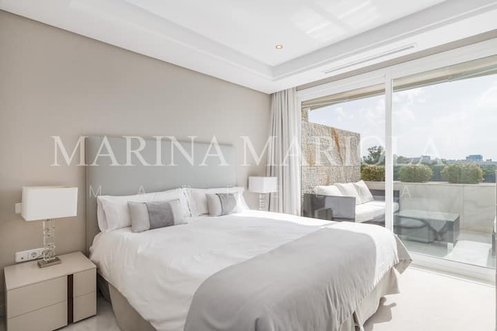 Dormitorio principal con vistas al mar