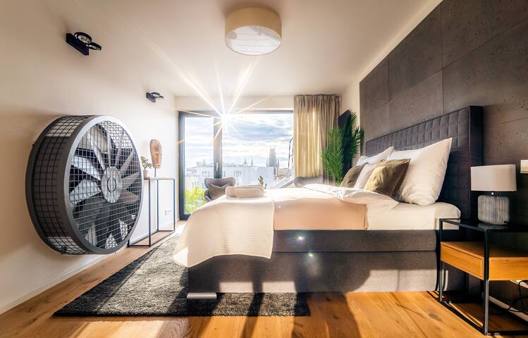 5BR+2Bath Old Town Industrial Penthouse, A/C gallery image 2