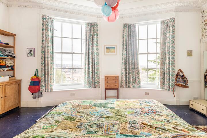 Georgian Townhouse with Amazing Views and Garden gallery image 2