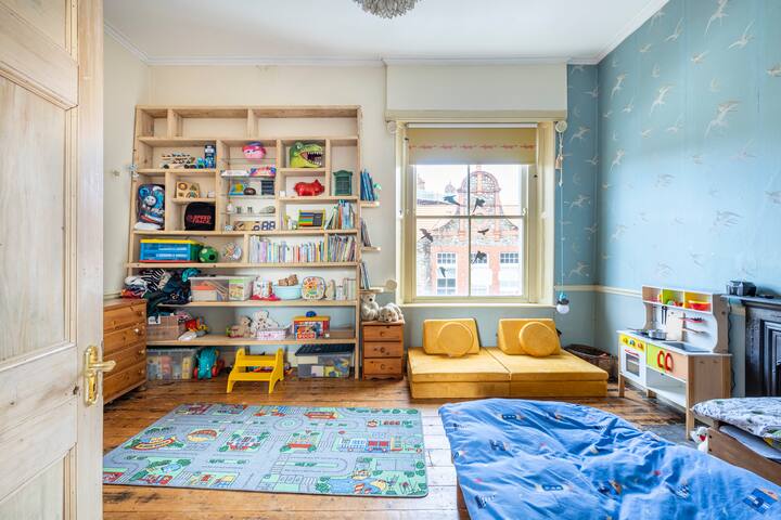Georgian Townhouse with Amazing Views and Garden gallery image 3