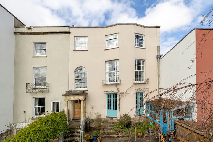 Georgian Townhouse with Amazing Views and Garden gallery image 5