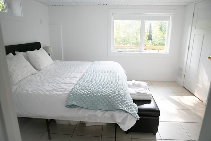 Bedroom 4 - King Bed