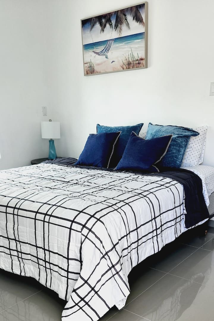 Საძინებელი №2 - საწოლი მე-2 სრული სააბაზანოთი 