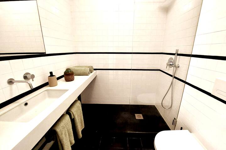 Dream On – Aliados Lux 2 Bedroom gallery image 3