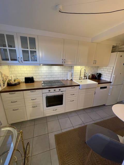 Successful Airbnb property: Modern and charming apartment near the Airport. in Tårnby