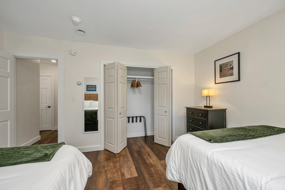 El dormitorio 1 tiene un Smart TV. 