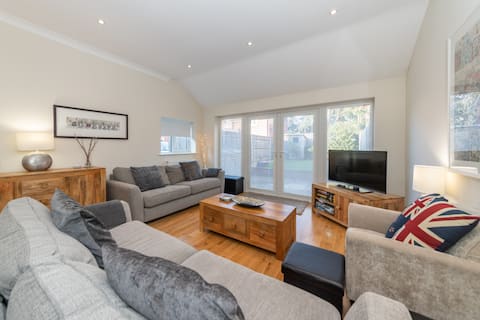 Modern 3 Bedroom with Garden in Reading