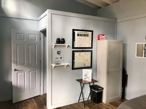 Top Airbnb: Treehouse Glamping 3 - West Gate in Tennessee