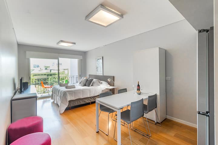 Monoambiente amoblado con balcón en Palermo