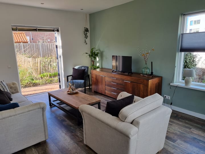 Ruime Hoekwoning Met Grote Tuin - Katwijk aan Zee
