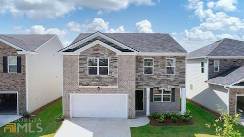 Spacious 4BR Near ATL | Ideal for Extended Stays